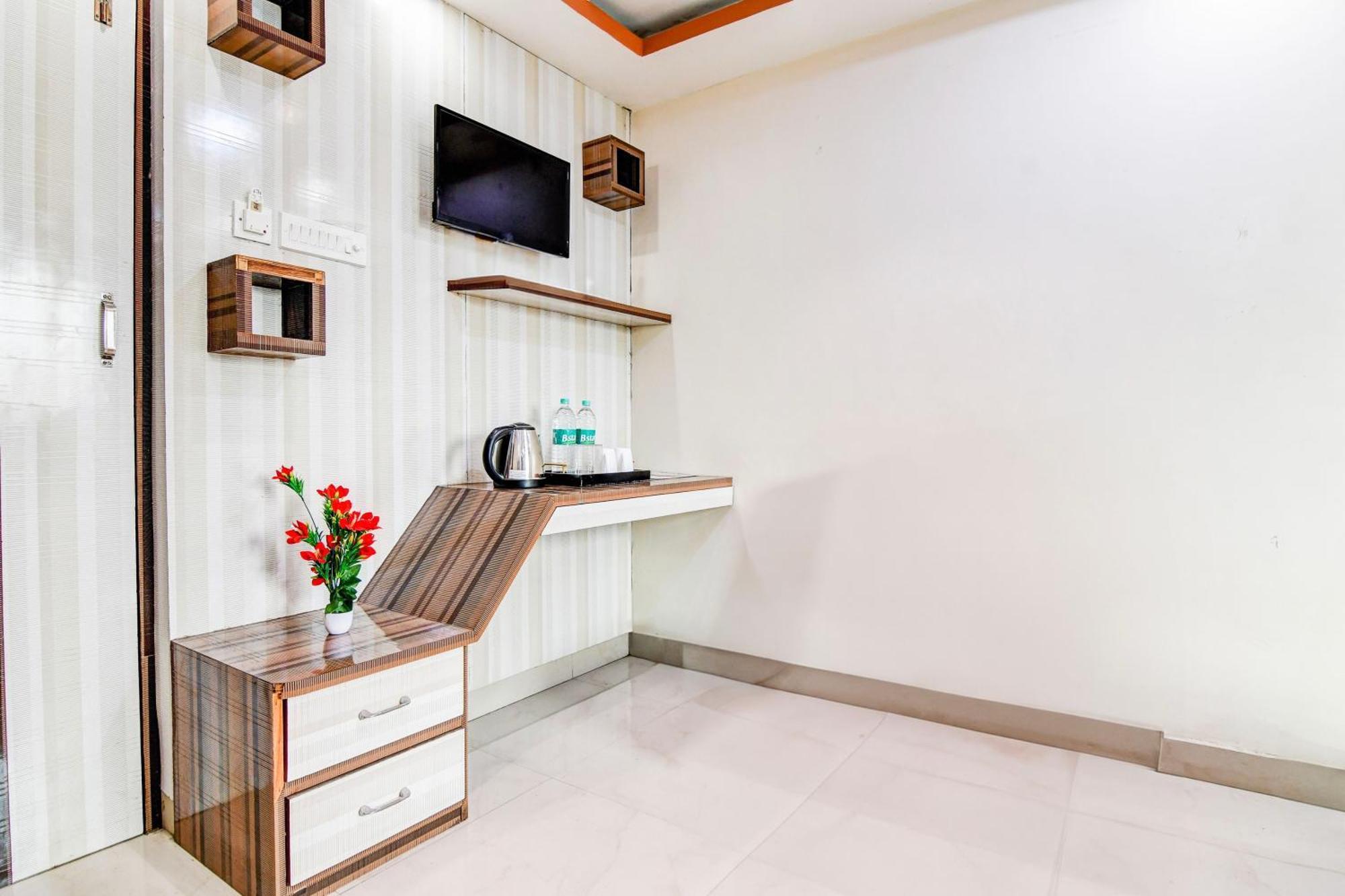Super Hotel O Tagore Park Ruby Road Kolkata Exterior photo